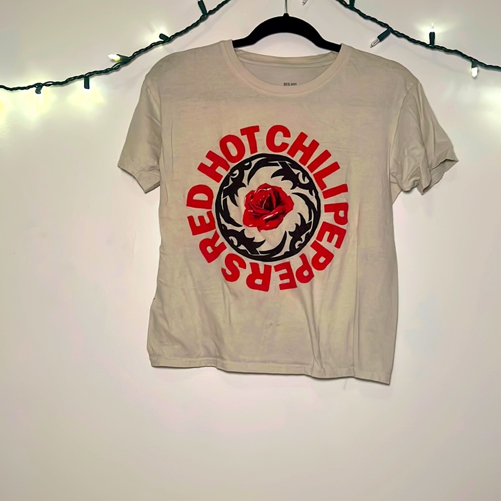 white/gray Red hot chili peppers shirt with a rose in the middle